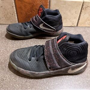 Nike Kids Black and Red Speckled Sneakers